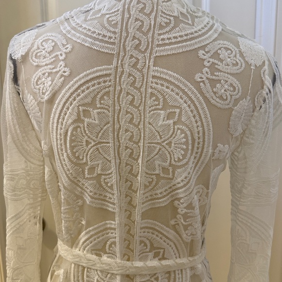 Elegant White Lace Kimono Robe - Medium - Picture 7 of 7